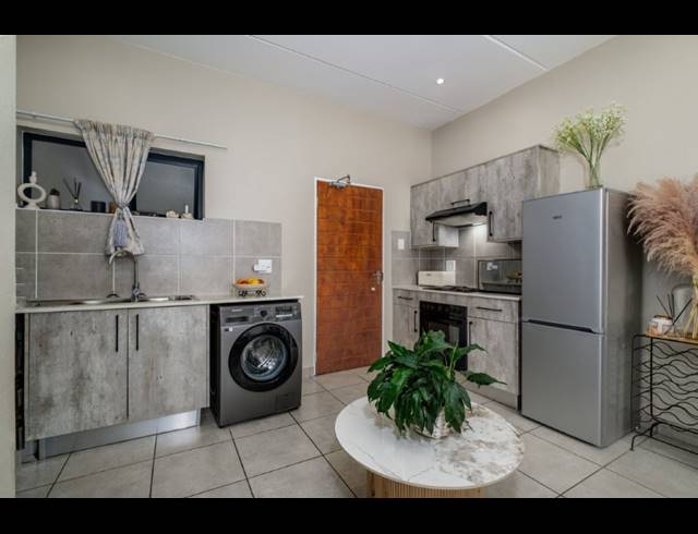 1 BEDROOM TOWNHOUSE FOR SALE IN WHITERIDGE